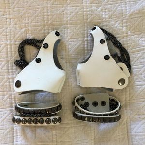 Handmade leather glove piece